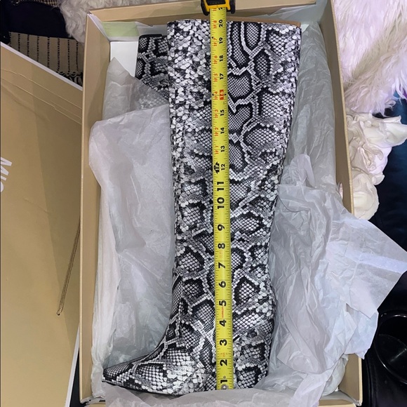 Michael Kors Black and White Snake Print Heeled Boots, PLEASE MAKE OFFERS!! - Picture 8 of 10